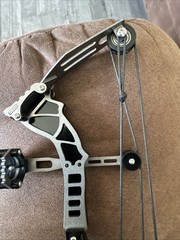 9.5″ Mini Compound Bow Kit with 12 Arrows for Target Shooting and Archery