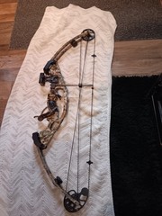 Hoyt MagnaTec ZR200 Left Handed 60-70 LBS 27-30 1/2 Draw