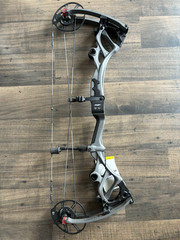 BOWTECH CARBON ONE RH 25.5-30.5″ 60-70# SMOKE GREY