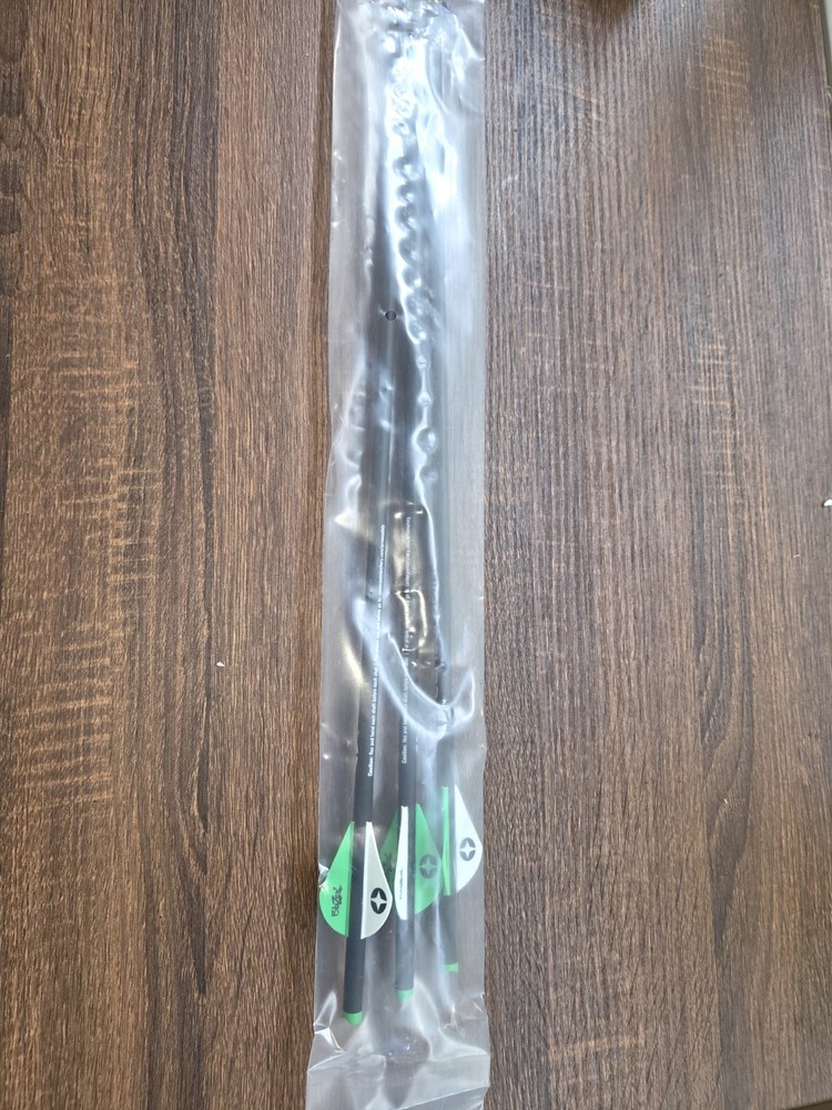 CenterPoint 3-pack of 20 Inch Carbon Arrows – Brand New!