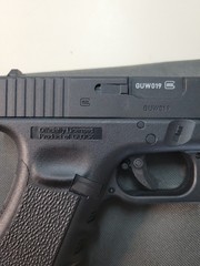 CO2 Glock 19 Gas Airsoft Pistol Licensed w/ Magazine & Case MPN GUW019