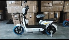 500 Watt Electric Scooter / Bike 48 Volt Battery 2Seats Remote Start and More.