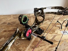 Bear Specialist Compound Bow, B Stinger stabilizer & Trophy R sight (DL 29) RH