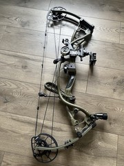 Hoyt VTM 31 RH 70# Battle Worn 1068410