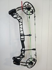 Mathews Triax Compound Bow
