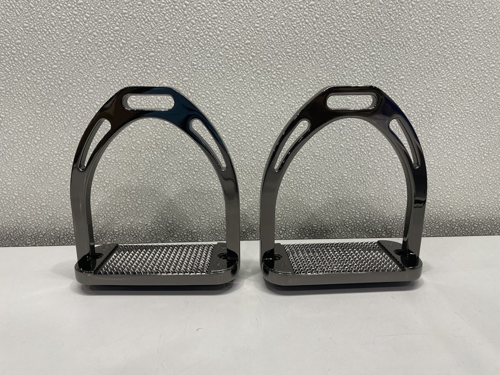 Korsteel 4.5″ Aluminum Stirrups For Horses, Black