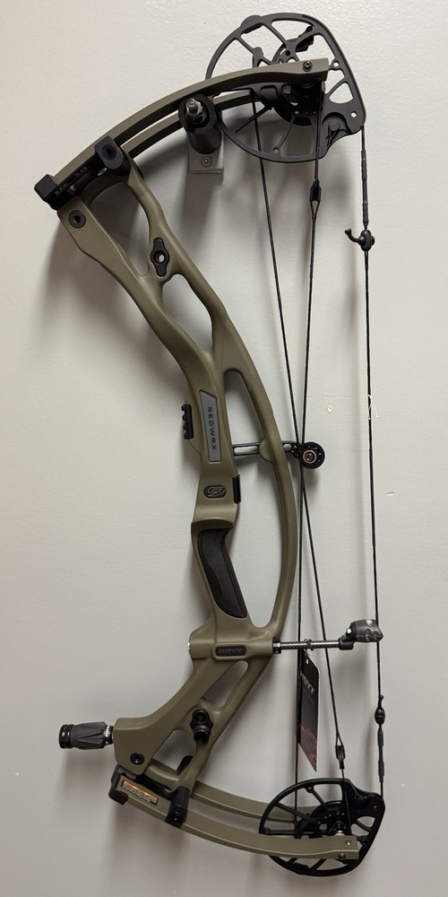 Hoyt Carbon RX 9 RH 60-70# Wilderness 25-30″ Draw Length (Read Description)