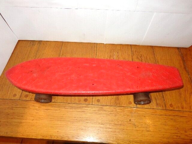 VINTAGE 70`s RED HEAVY DUTY PLASTIC 23in SKATEBOARD NEWPORTER-STOKER WHEELS -C19