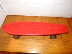 VINTAGE 70`s RED HEAVY DUTY PLASTIC 23in SKATEBOARD NEWPORTER-STOKER WHEELS -C19
