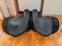 Wintec 250 Dressage Saddle 16.5 in Black Easy-Change Gullet System