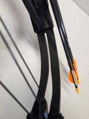 Bear Brave Compound Bow RH 32in Axle to Axle 3 Arrow Quiver Case Black