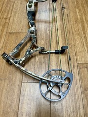 Bear Motive 7 60-70# Realtree APG HD 26.5-31” LH Left Handed Great Condition