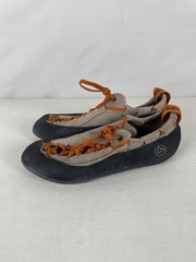 Very Good La Sportiva Mythos Eco Men’s Climbing Shoes, Taupe, M45.5