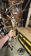 Hoyt VTM 34 RH 70# Compound Bow