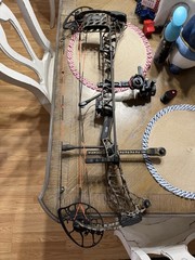 Mathews Lift X 33 RH 80lbs. 31in. Draw length Mossy Oak Bottomland Camo