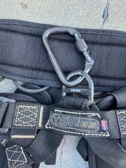 Yates 320 Lightweight Black Climbing Harness w/ Large D Locking Carabiner