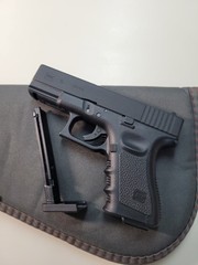 CO2 Glock 19 Gas Airsoft Pistol Licensed w/ Magazine & Case MPN GUW019