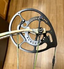 Bear Motive 7 60-70# Realtree APG HD 26.5-31” LH Left Handed Great Condition