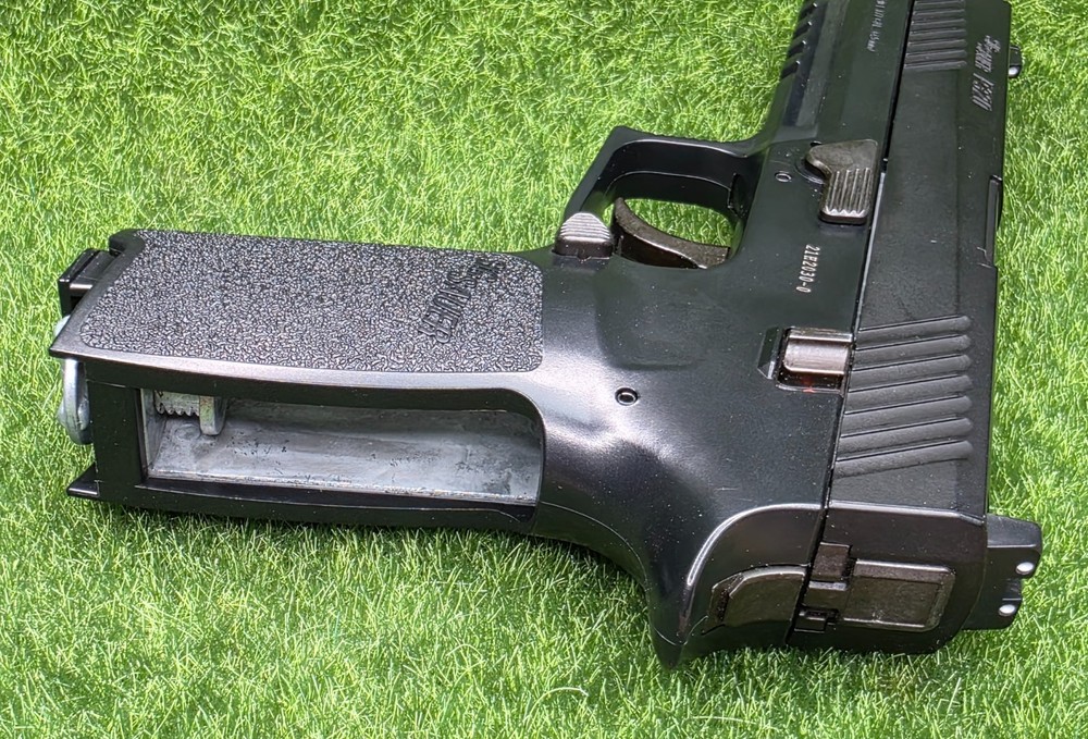 Sig Sauer P320 CO2 Pellet Gun Air Pistol 380fps .177 cal – (MISSING GRIP PART)