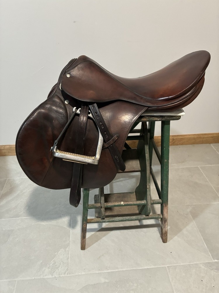 Beautiful imported Stubben Lohengrin cross-country/jumping saddle — 17.5