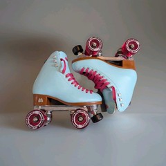 Moxi Beach Bunny Roller Skates Blue Sky Pink Sz 5 Slightly used w/Box Toe Guards