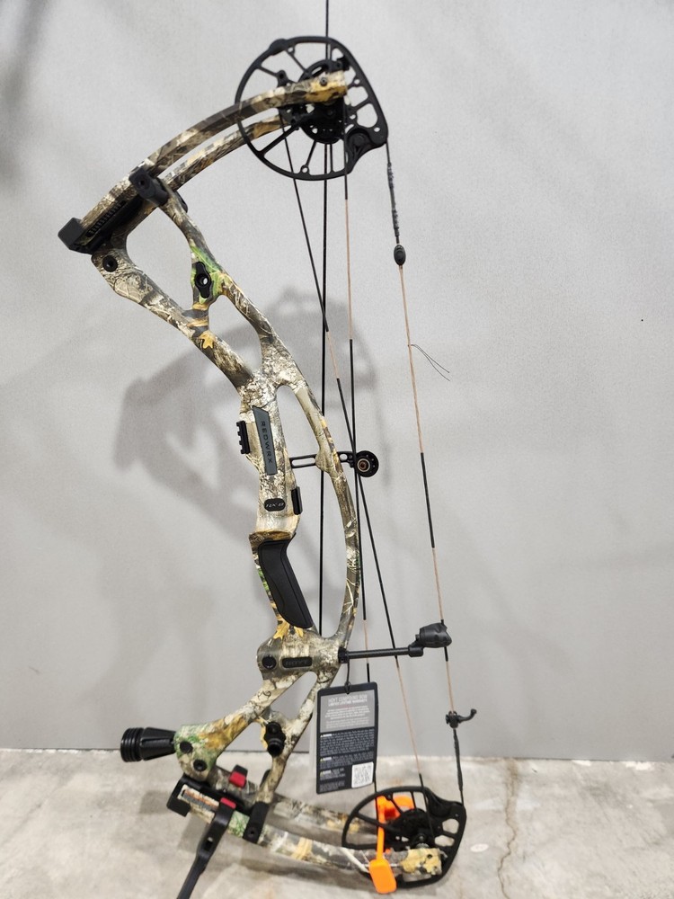 New Hoyt RX-8 Right Handed Realtree Edge 60-70lbs 25-30″