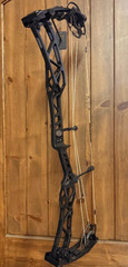 NICE Elite Verdict Bow Package 60-70lbs 25.5″ – 31″ Black GAS Freakshow Strings