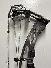 Hoyt Carbon RX 9 RH 50-60# Black/Bottomlands 25-30″ Draw