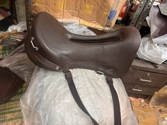 Black/Brown Synthetic Endurance Saddle – Lightweight Comfortable With Stirrups
