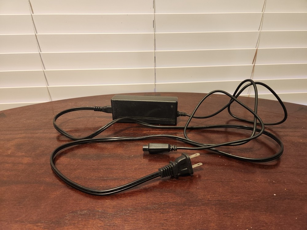 COMING DATA CD LITHIUM CHARGER CP3615 Input 100-240v .50/60 Hz 42V/1.5A