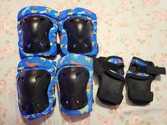 Amazon Dino Protective Gear, Includes Knee & Elbow Pads And Hand Guards Size Sm