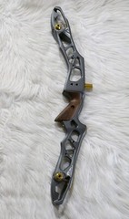Akusta 25″ Fotron CNC Recurve Riser / Right Hand / Metal Gray