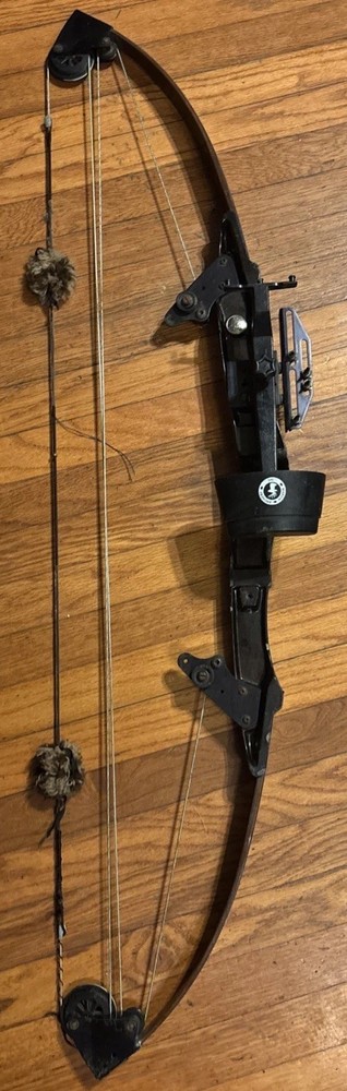 Vintage Bear Whitetail Hunter Compound Bow 50 Inch With Camo Holder Zip Bag