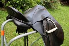 17” Albion Original Comfort Dressage Saddle. 5.5”DTD, Wide Gullet, 16”x12” Flaps
