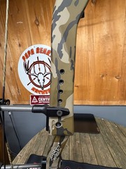 PSE Mach 34 EC2, RH, 26.5-32in DL, 60-70lb DW, Custom Camo, Gas Strings