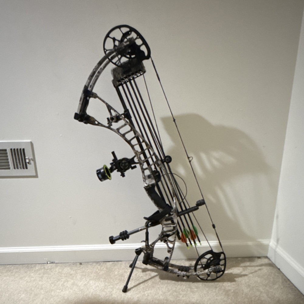 Hoyt VTM 34 compound bow