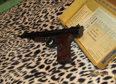 BENJAMIN 130 AIR PISTOL rare Bakelite Grips + Box/Papers VERY COLLECTIBLE BB GUN