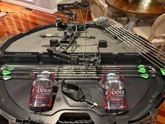 Elite Option 7 Complete Package RH 60lb w/ 12 arrows and 9 Exodus 100gr BH tips