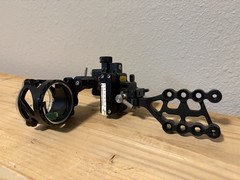 Great Condition – Trophy Ridge React Alpha 1-Pin Right Hand Compound Bow Sight