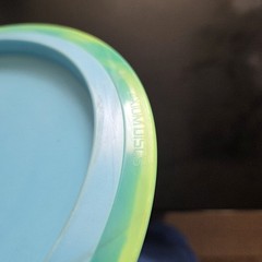 Axiom Fission Timelapse Blue Plate, Teal/Green Swirl Rim 167 grams