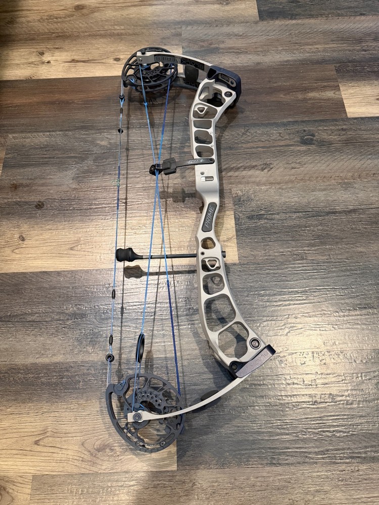 Used right hand 70# Prime Black 1 compound bow