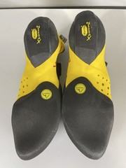 Excellent La Sportiva Solution Comp Men’s Climbing Shoes, Black/Yellow, M45