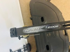 Diamond Archery Infinite Edge Pro RH 70 lb Compound Bow – B12489