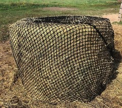 4′ x 5′ Round Bale Feeding Net Slow Feed 2.5″ ‎Hole Size, Durable Knotted Design
