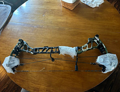 Martin Archery Firecat M3 RH Compound Bow 70lb, 29in DL, 30 in ata. Green/Black