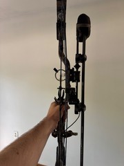 G5 Quest Rogue, RH, 26-30.5in DL, 40-70lbs, Mossy Oak, with release, Bag, arrows