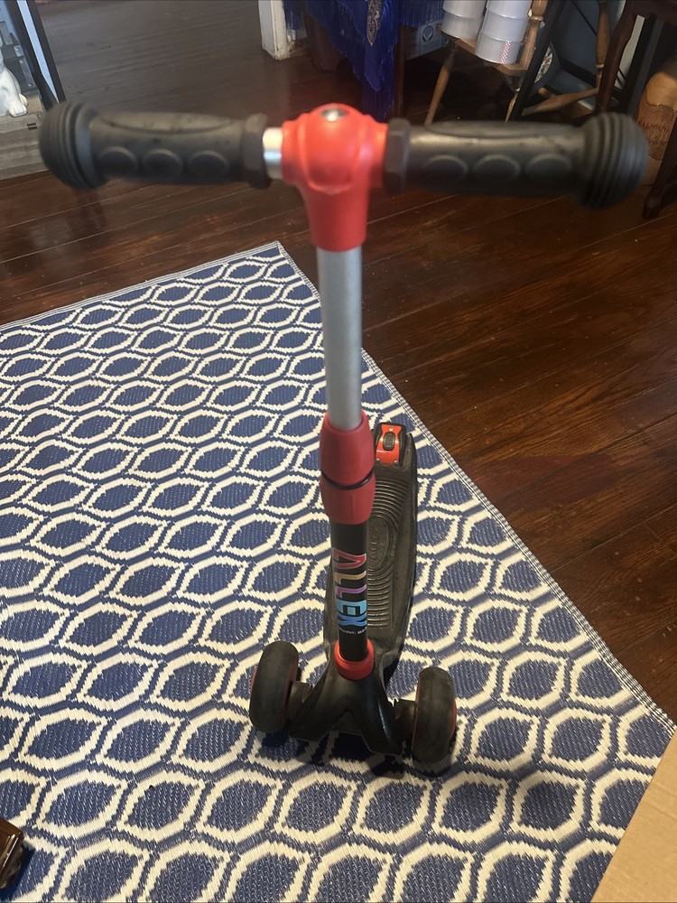 Allek Kick Scooter B03, Lean ‘N Glide 3-Wheeled Push Scooter with Extra Wide …