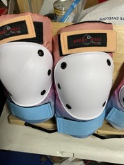 New Never Worn Set Of 4 ~2 Elbow 2 Knee Pads Size 8+ By Triple Eight Ball