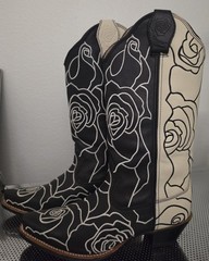 Women’s Western Boots Black & White Rose Embroidered US 6.5