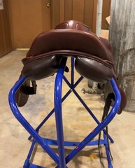 M toulouse monoflap saddle, 17.5 in saddle, medium tree.